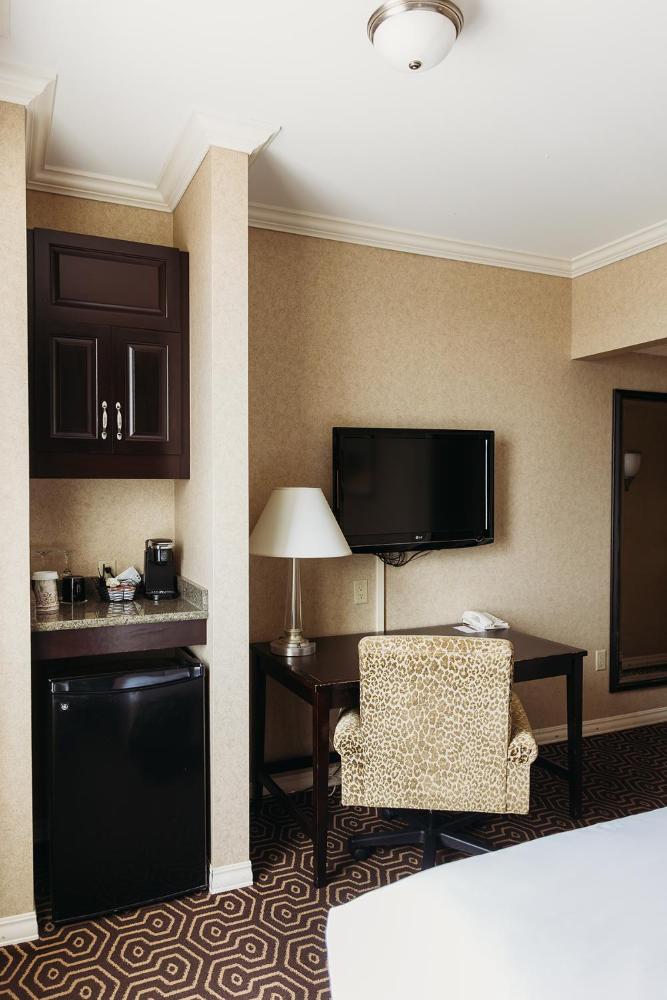 Standard King Room interior